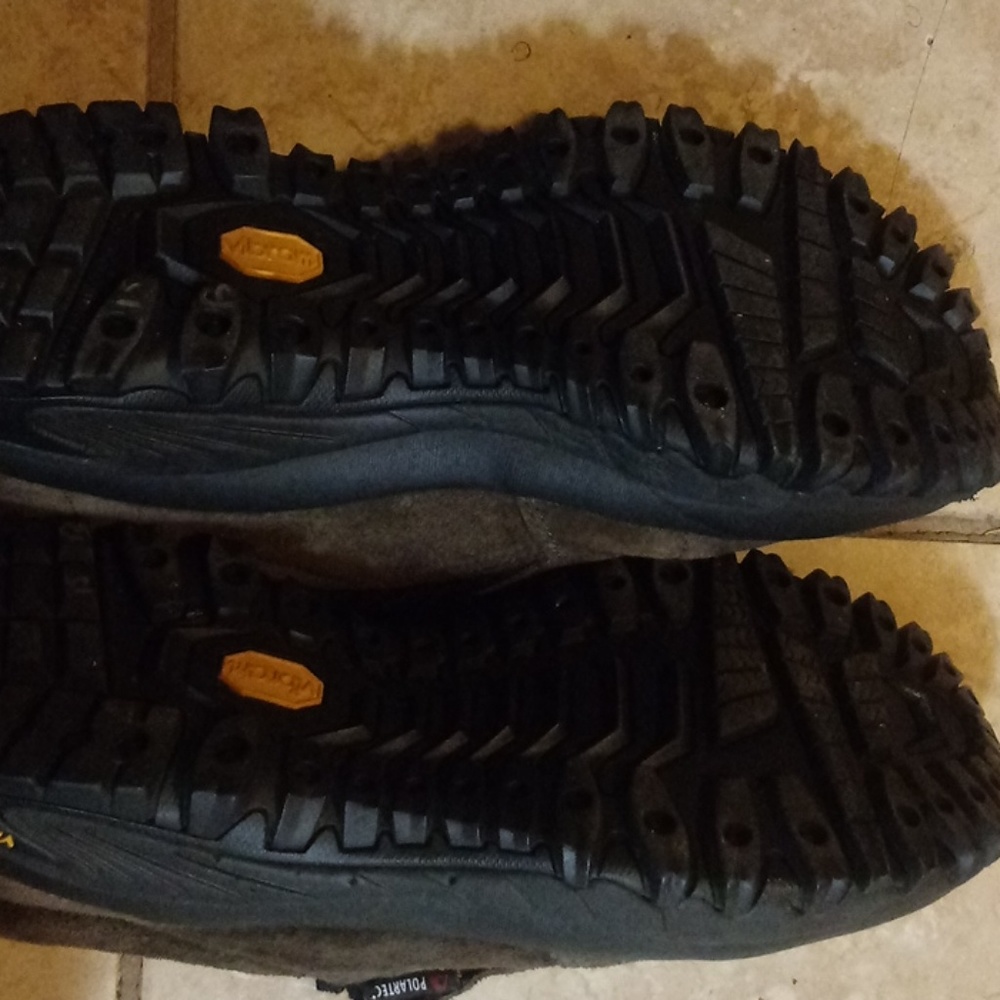 Shoes - Picture 4 of 4